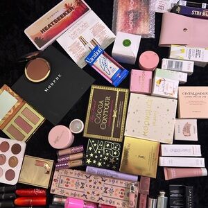 Kylie Cosmetics Red Lip Liner and Brush Collection